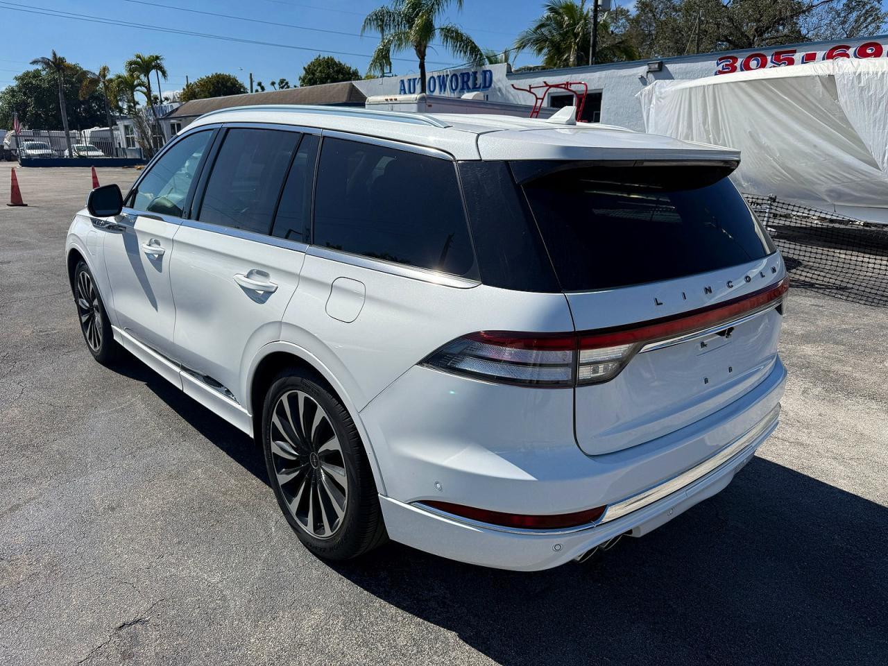 2020 Lincoln Aviator Black Label Grand Touring - Image 3