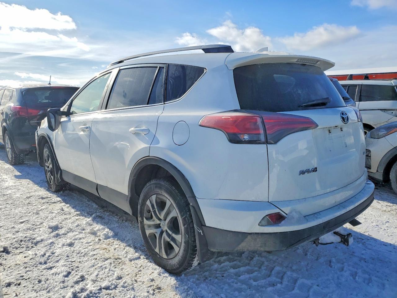 2017 Toyota Rav4 Le - Фото 2