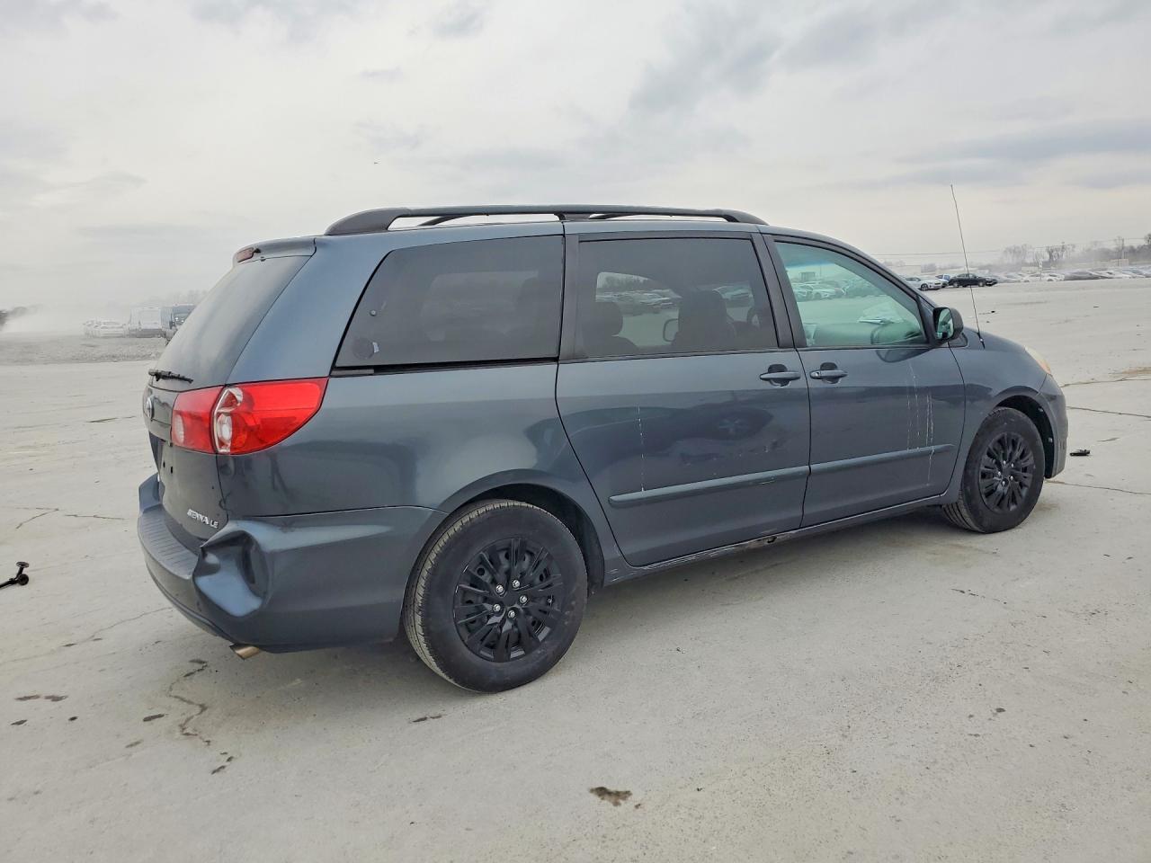 2007 Toyota Sienna Le 7-Passenger - Фото 3