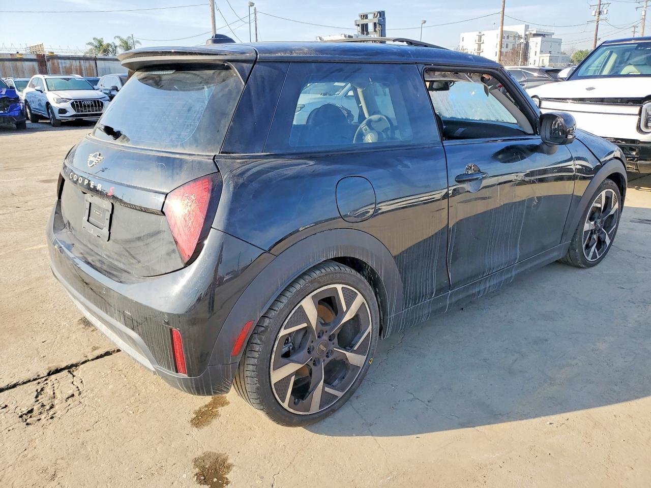 2025 Mini Cooper S - Фото 3