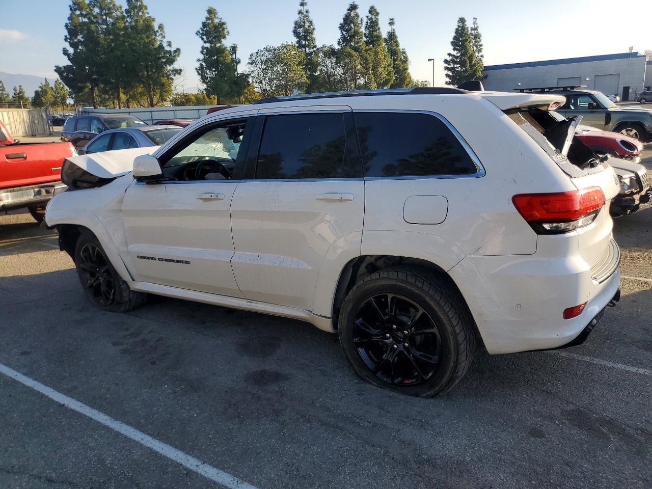 2017 Jeep Grand Cherokee Laredo - Image 2