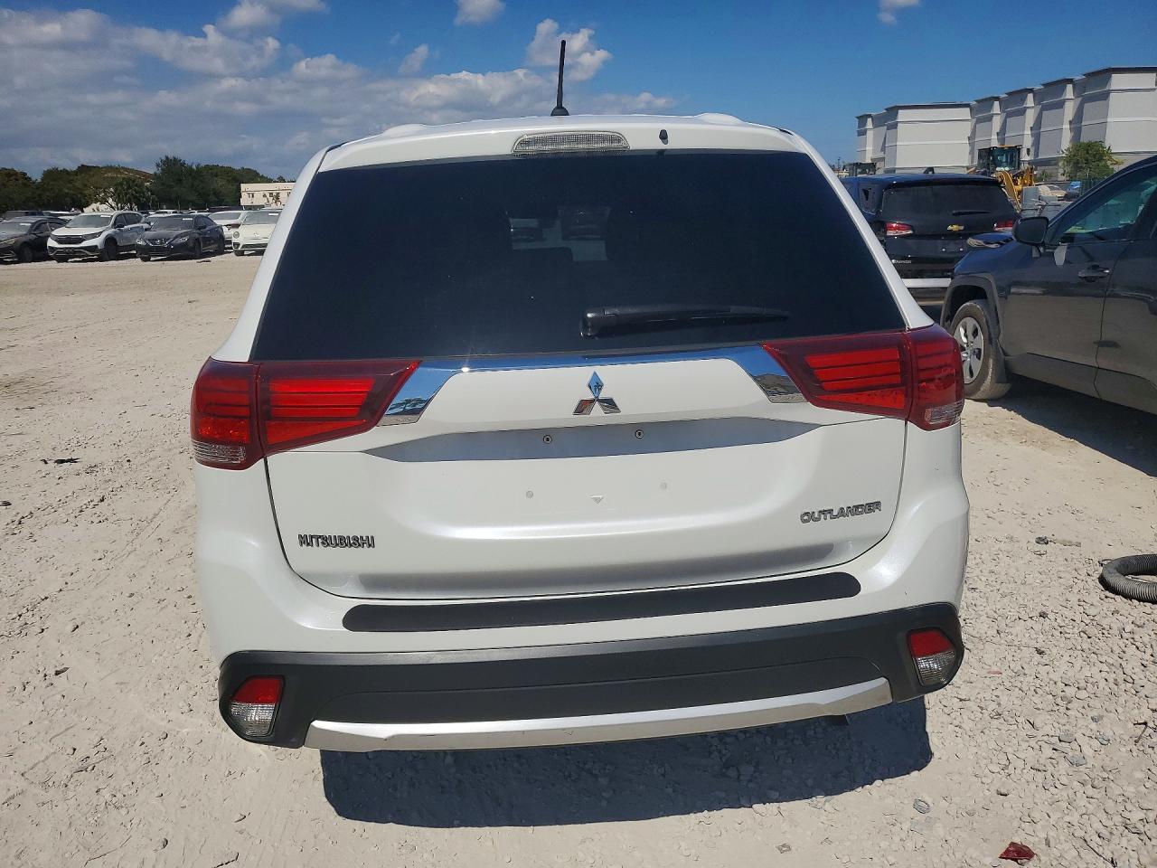2016 Mitsubishi Outlander Se - Фото 6