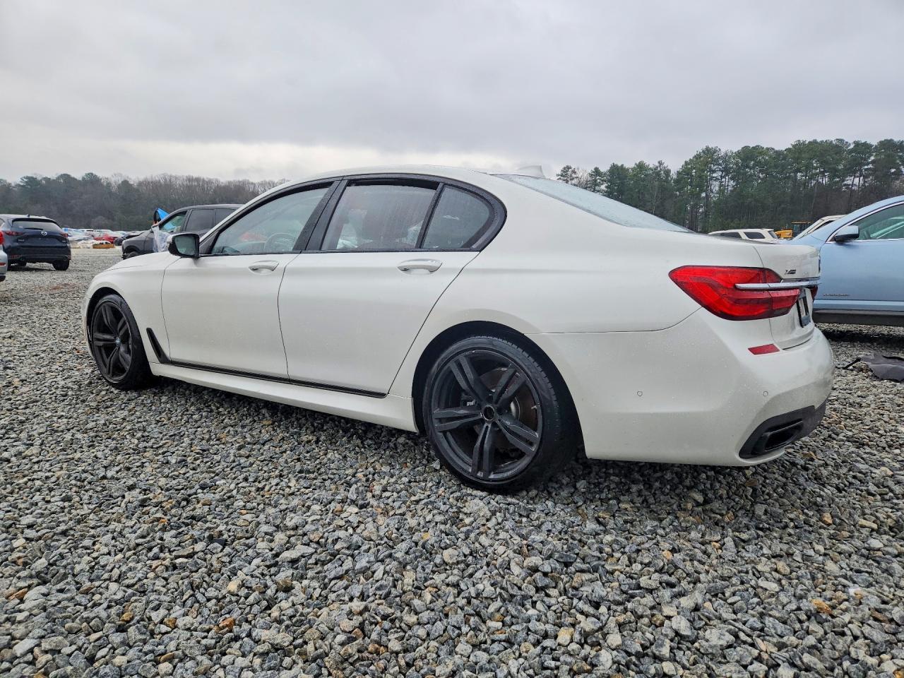 2018 BMW 750 Xi - Image 2
