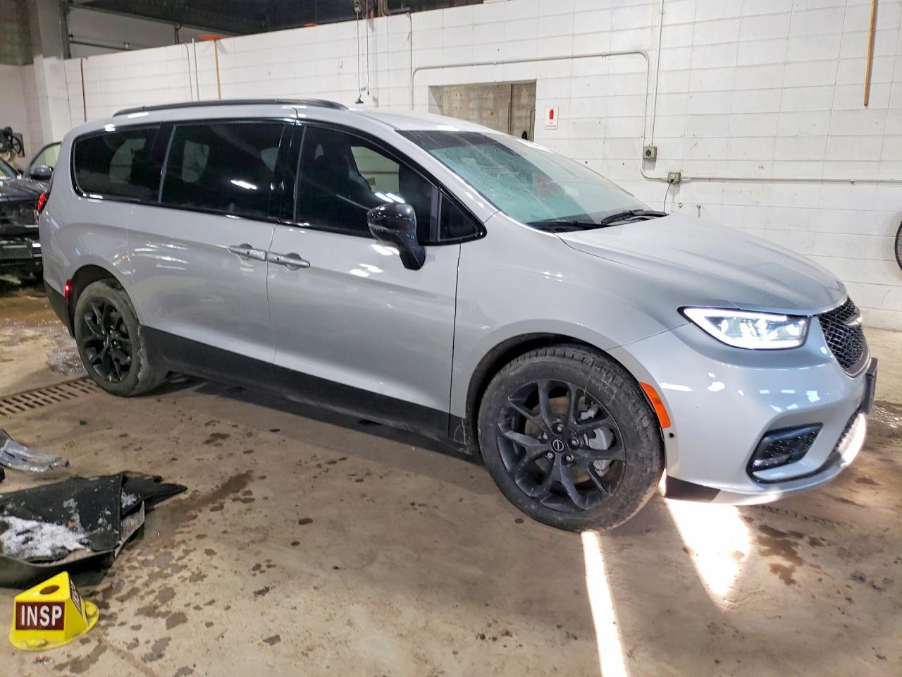 2024 Chrysler Pacifica Touring L - Image 4