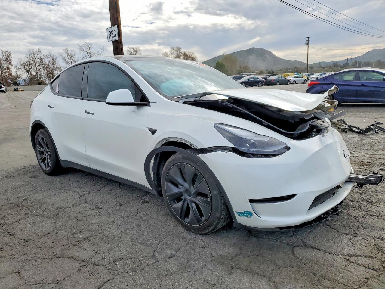2025 Tesla Model Y - Image 4