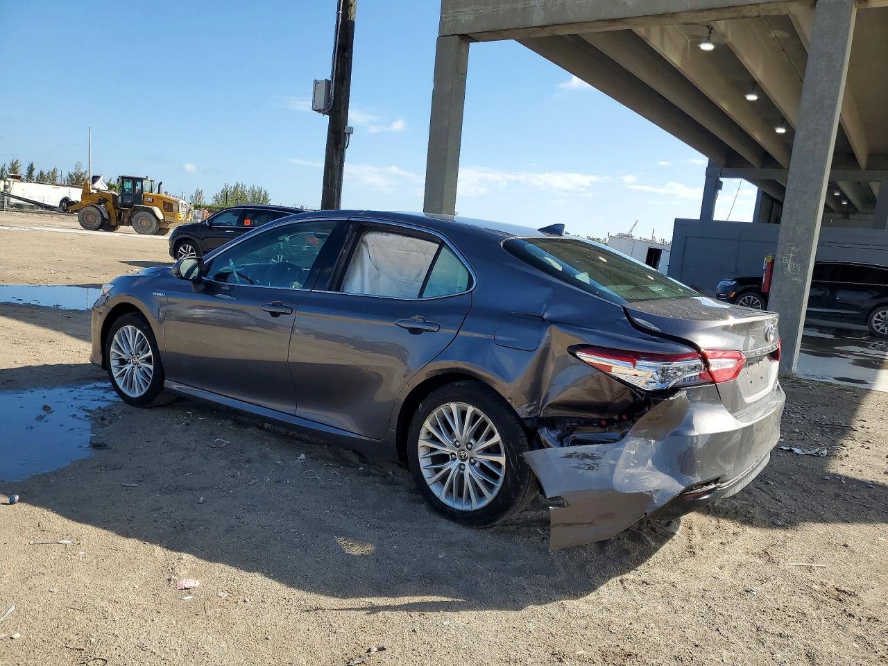 2020 Toyota Camry Xle - Image 2