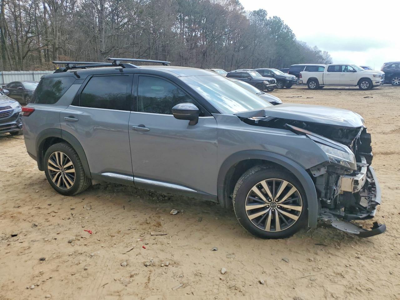 2022 Nissan Pathfinder Platinum - Фото 4