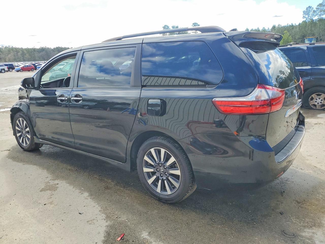 2020 Toyota Sienna Limited Premium 7-Passenger - Фото 2