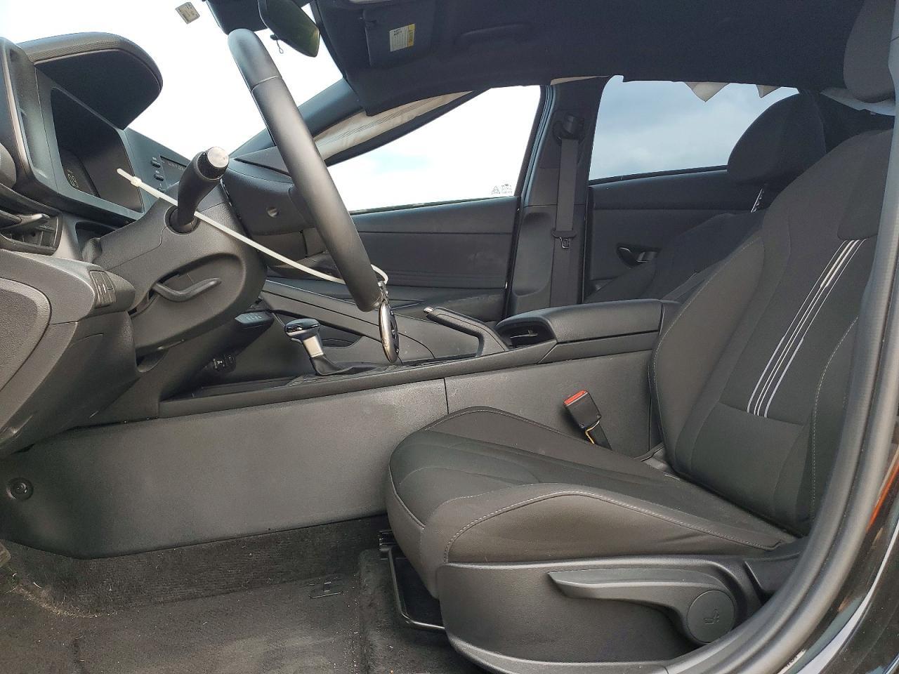 2025 Hyundai Elantra Sel Sport - Фото 7