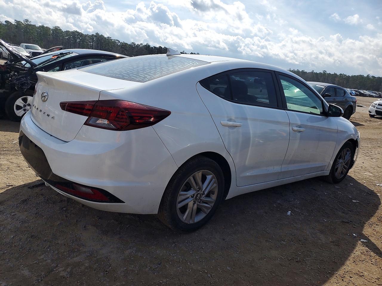 2019 Hyundai Elantra Sel - Image 3