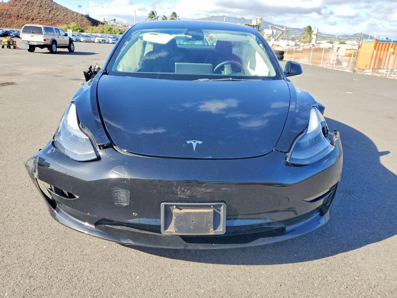 2023 Tesla Model 3 - Фото 5