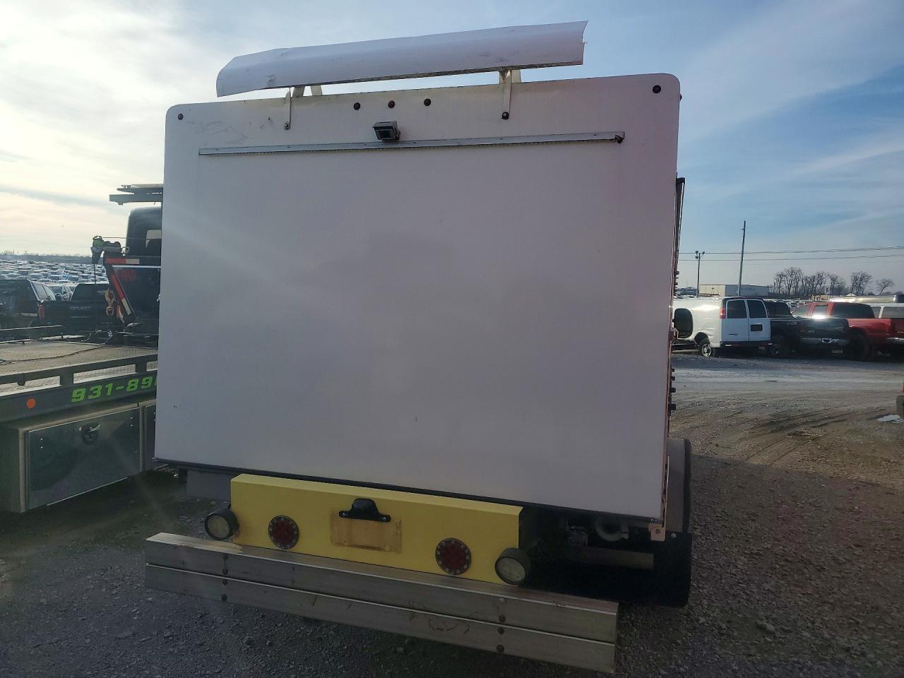 2018 Ford E450 Refrigerated Delivery Van - Image 6