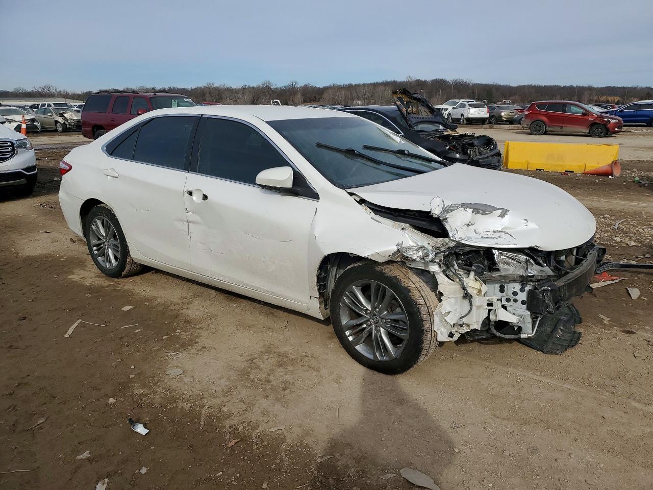 2015 Toyota Camry Le - Фото 4