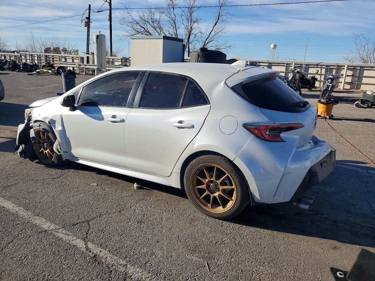 2021 Toyota Corolla Hatchback Se - Фото 2
