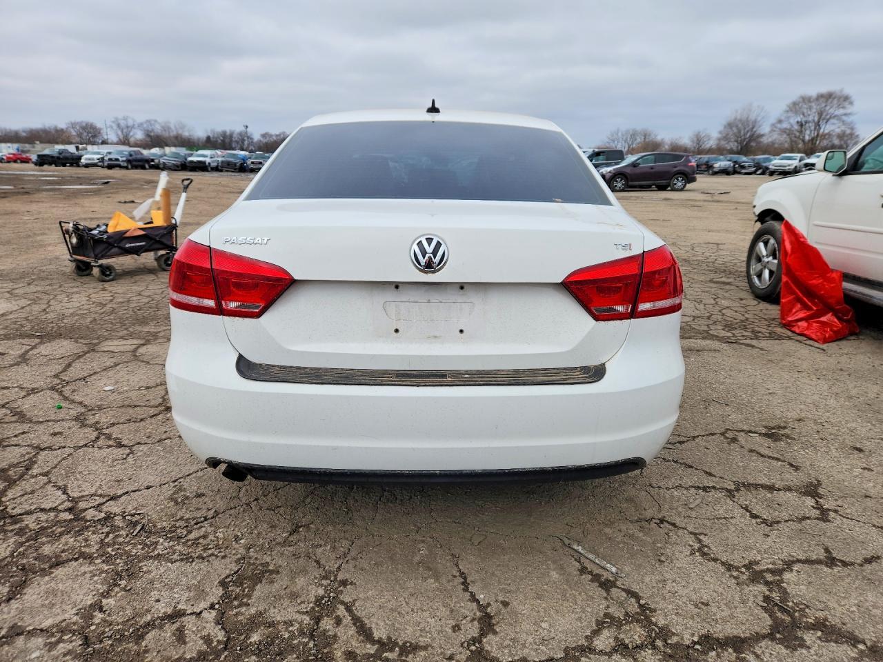 2015 Volkswagen Passat S - Фото 6