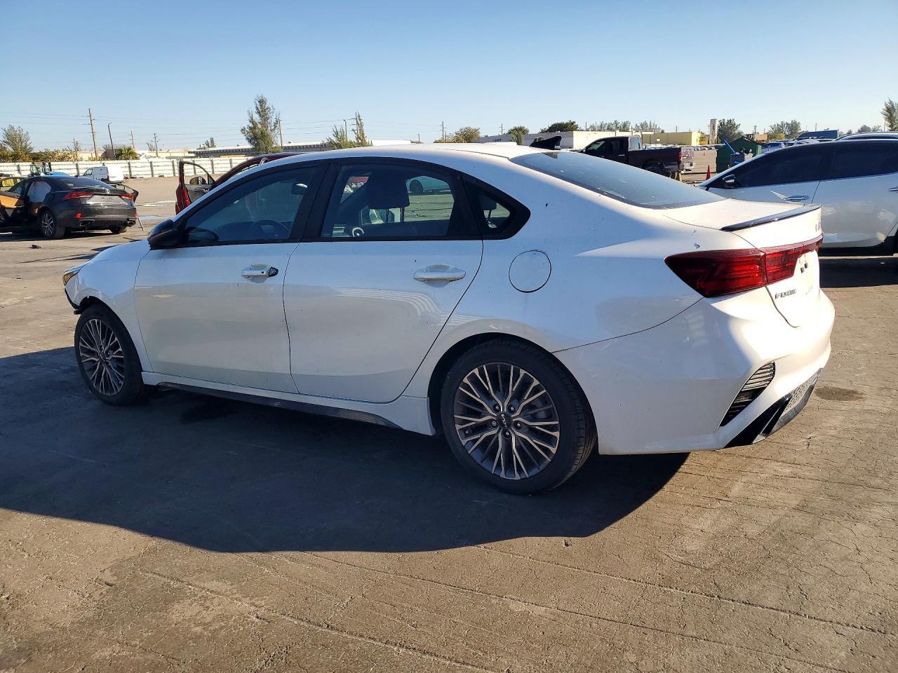 2023 Kia Forte Gt-Line - Фото 2
