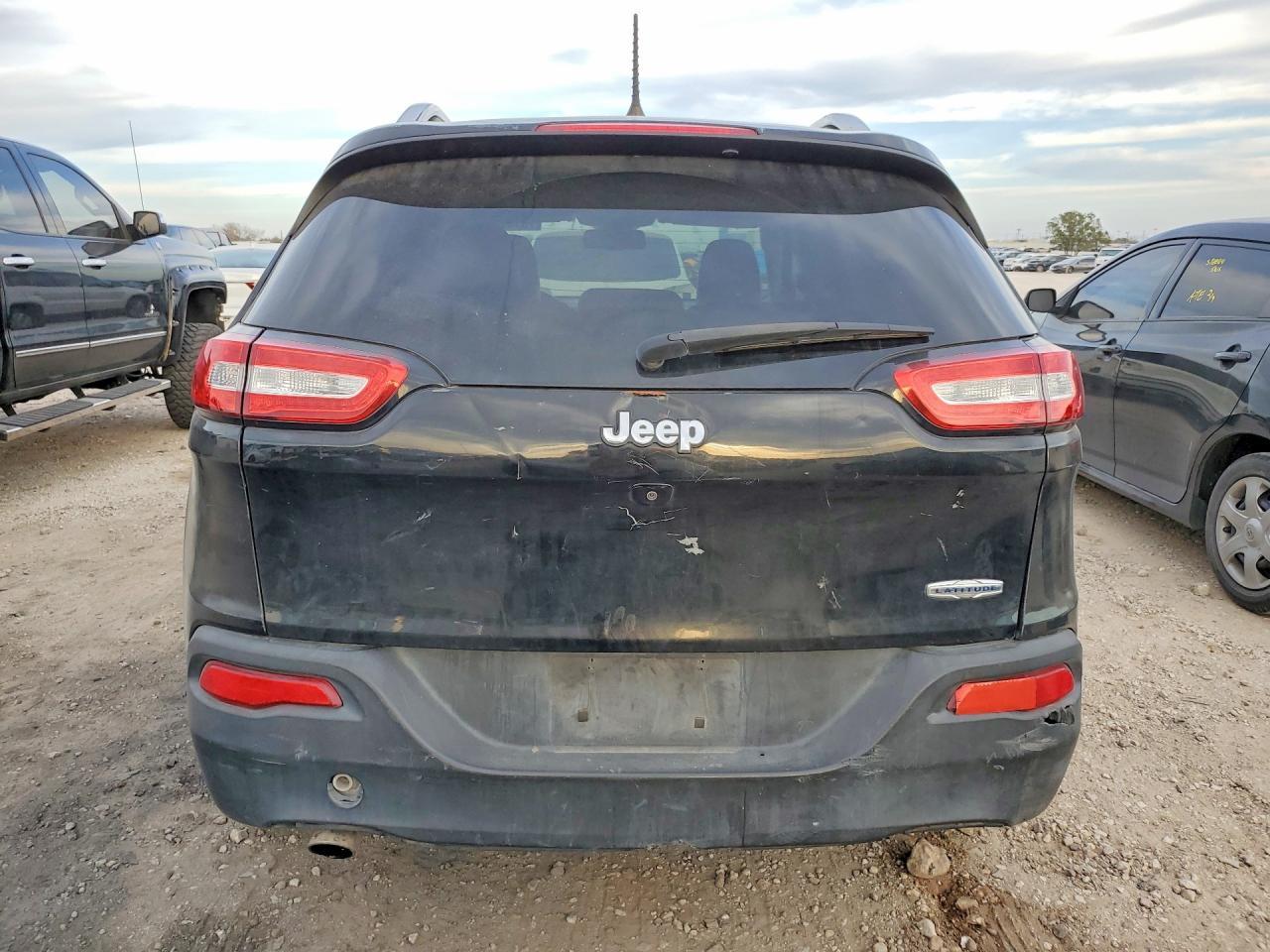 2018 Jeep Cherokee Latitude Plus - Image 6
