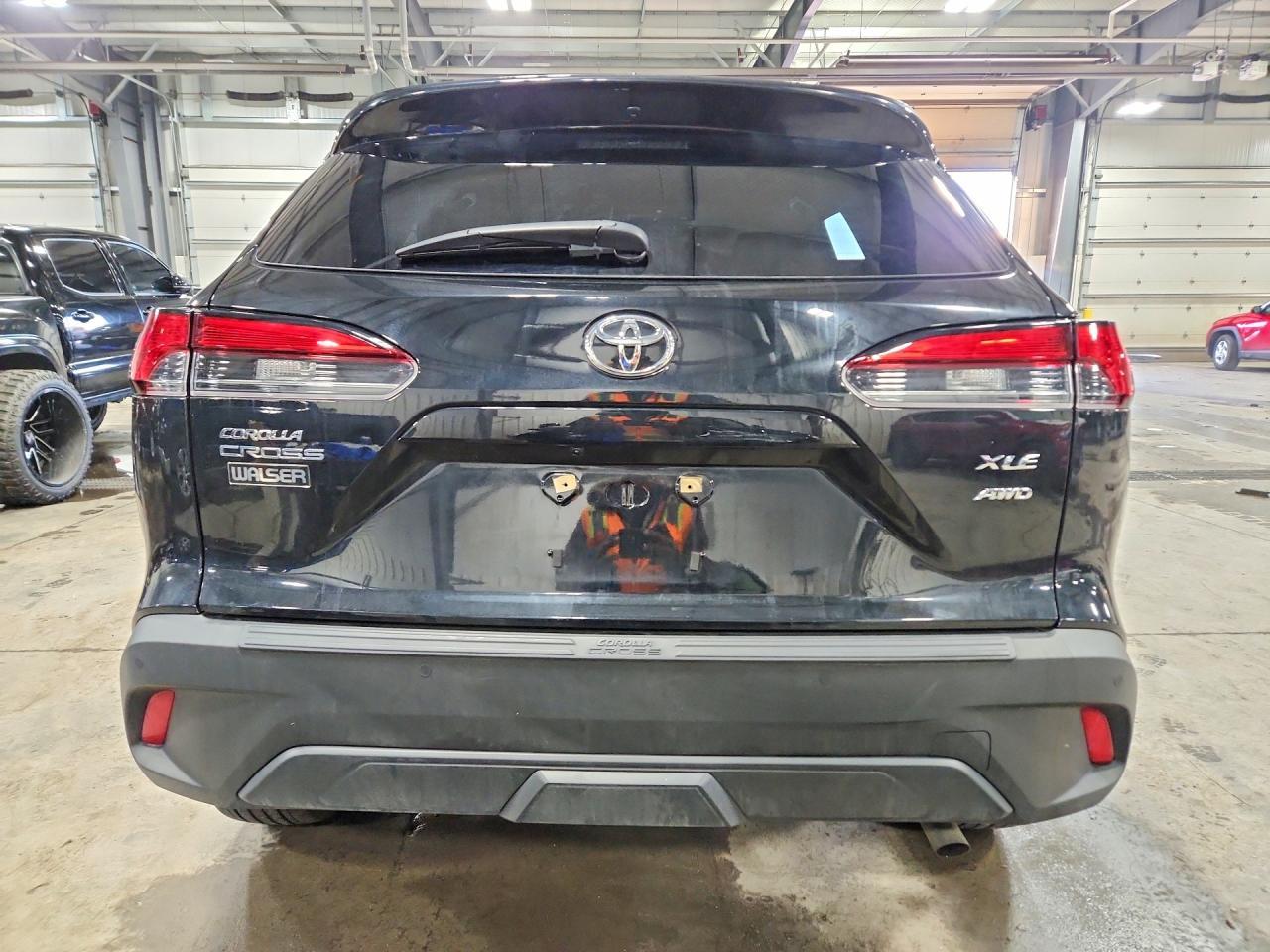 2023 Toyota Corolla Cross Xle - Image 6
