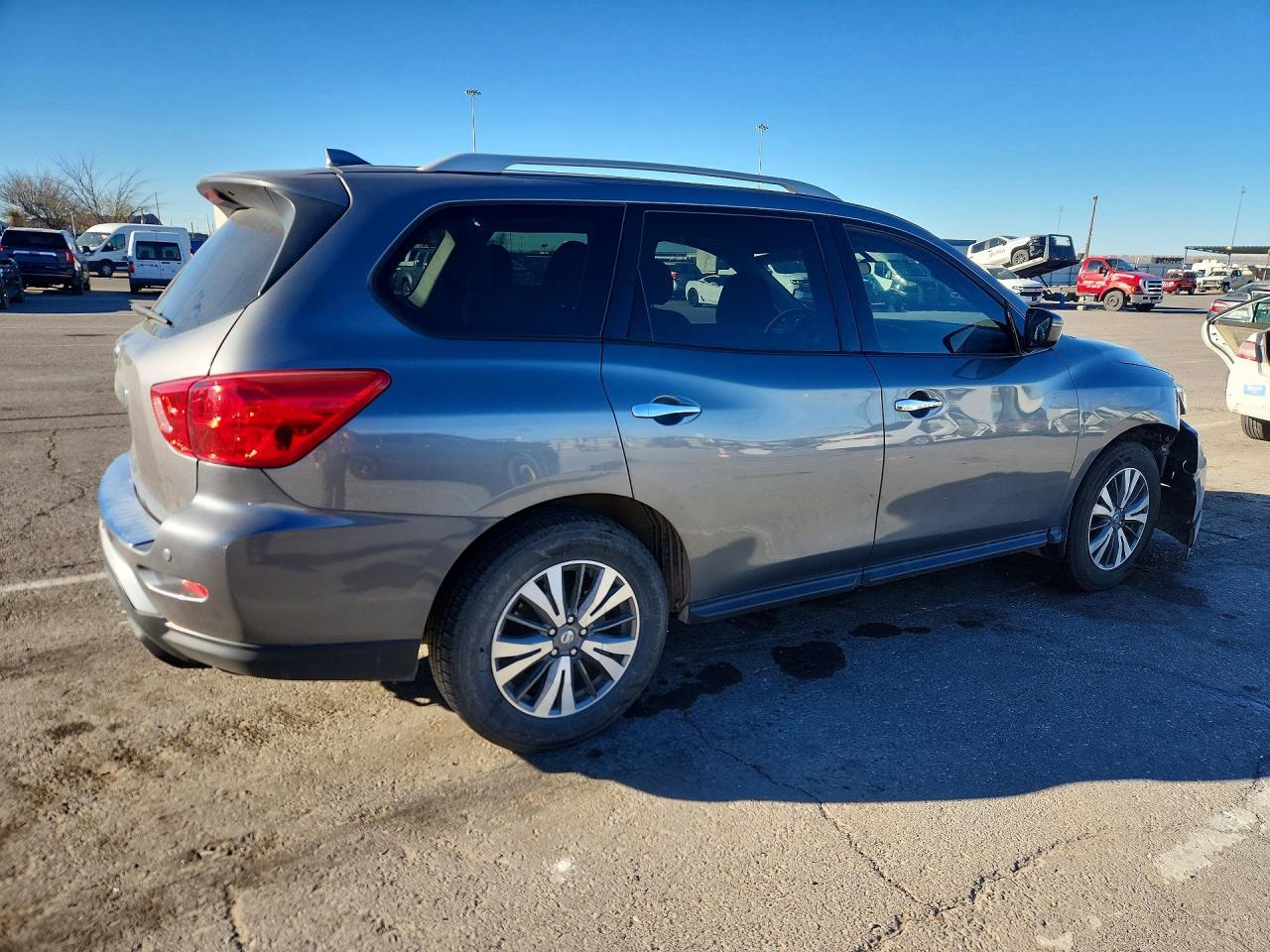 2020 Nissan Pathfinder S - Image 3