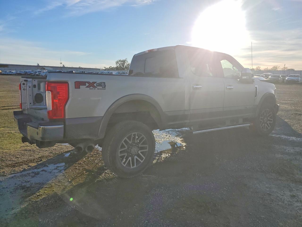 2018 Ford F350 Super Duty - Image 3