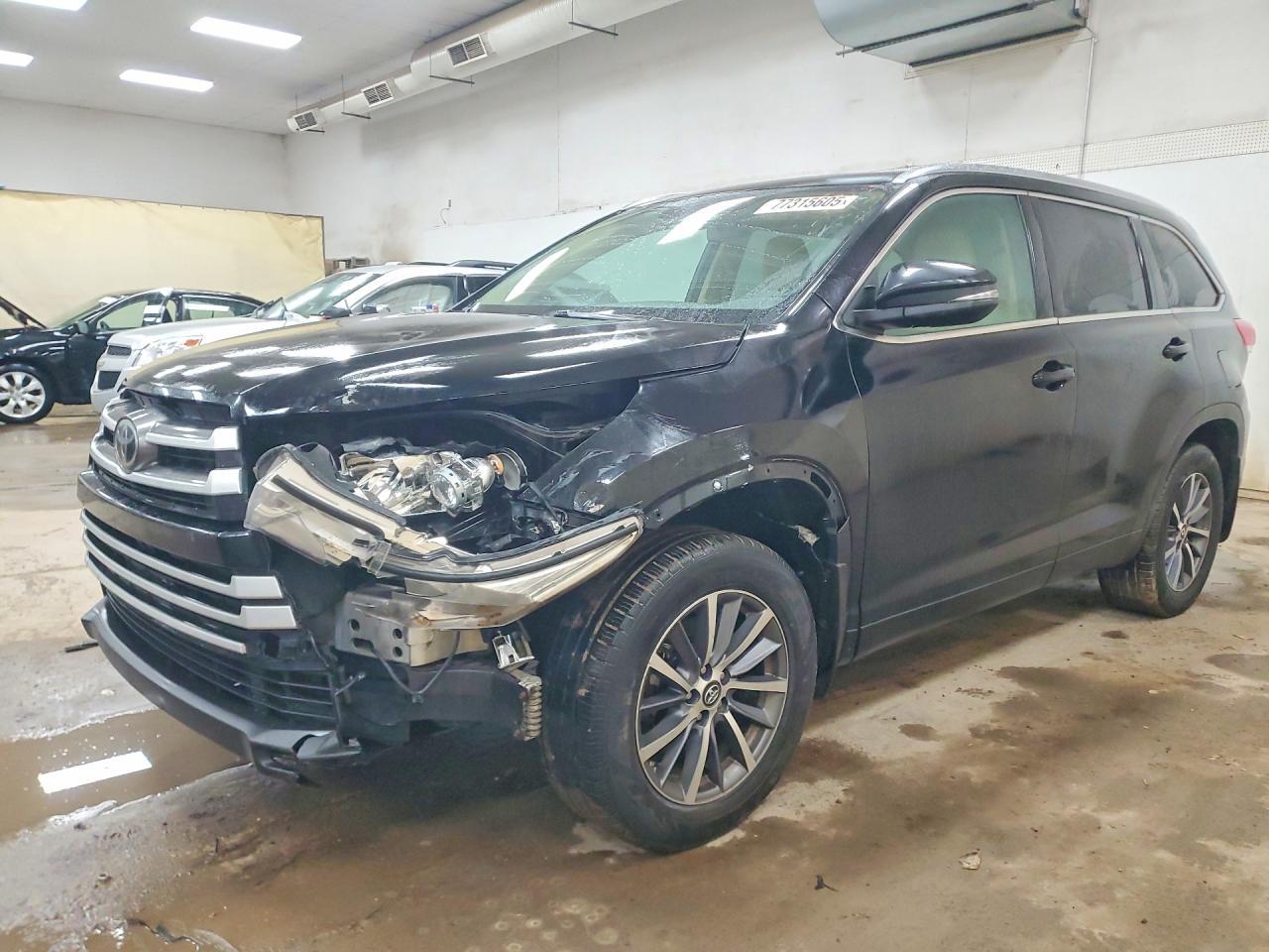 2017 Toyota Highlander Se