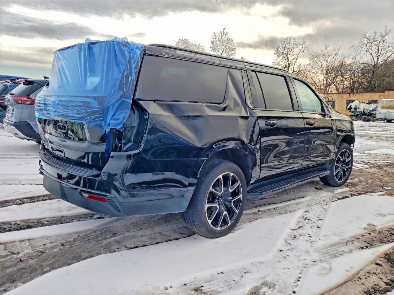 2023 Chevrolet Suburban K1500 Rst - Фото 3
