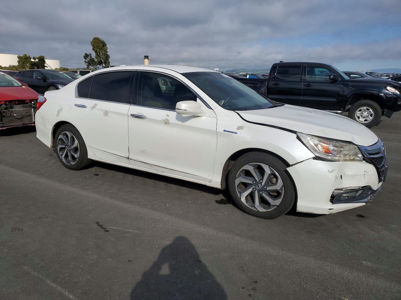 2014 Honda Accord Plug-In Hybrid - Image 4