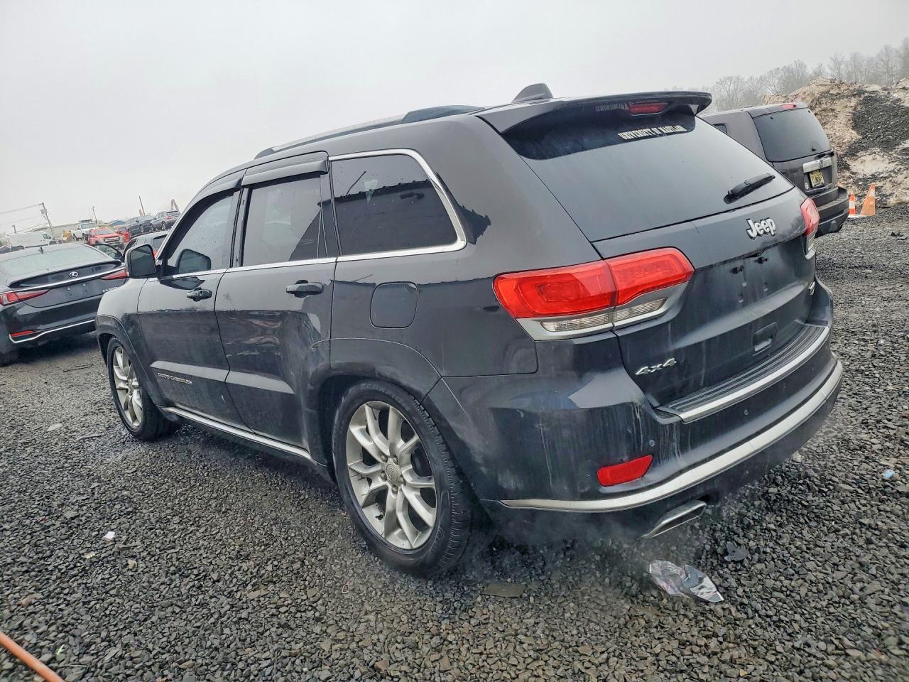 2015 Jeep Grand Cherokee Summit - Image 2