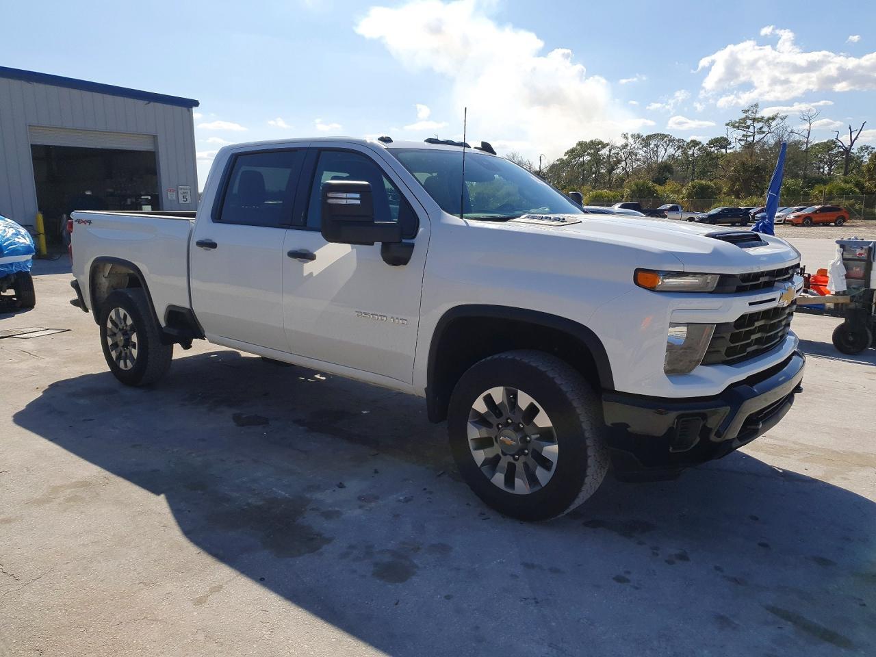 2025 Chevrolet Silverado K2500 Custom - Image 4