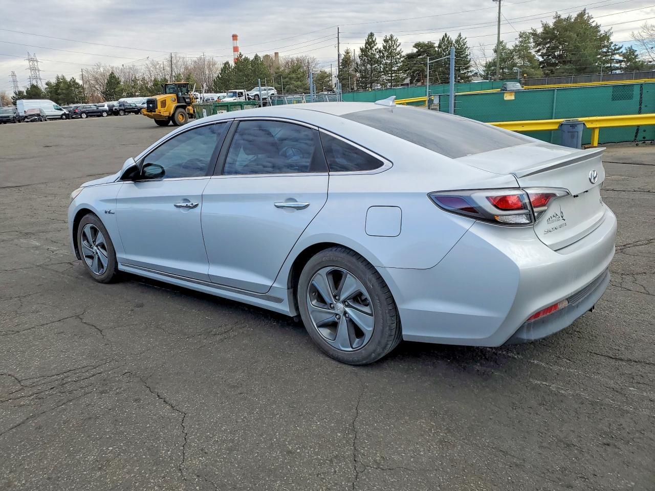 2016 Hyundai Sonata Hybrid Limited - Image 2