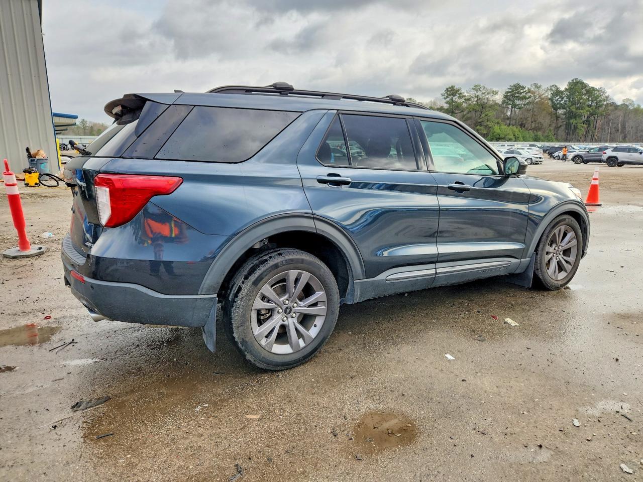 2022 Ford Explorer Xlt - Image 3