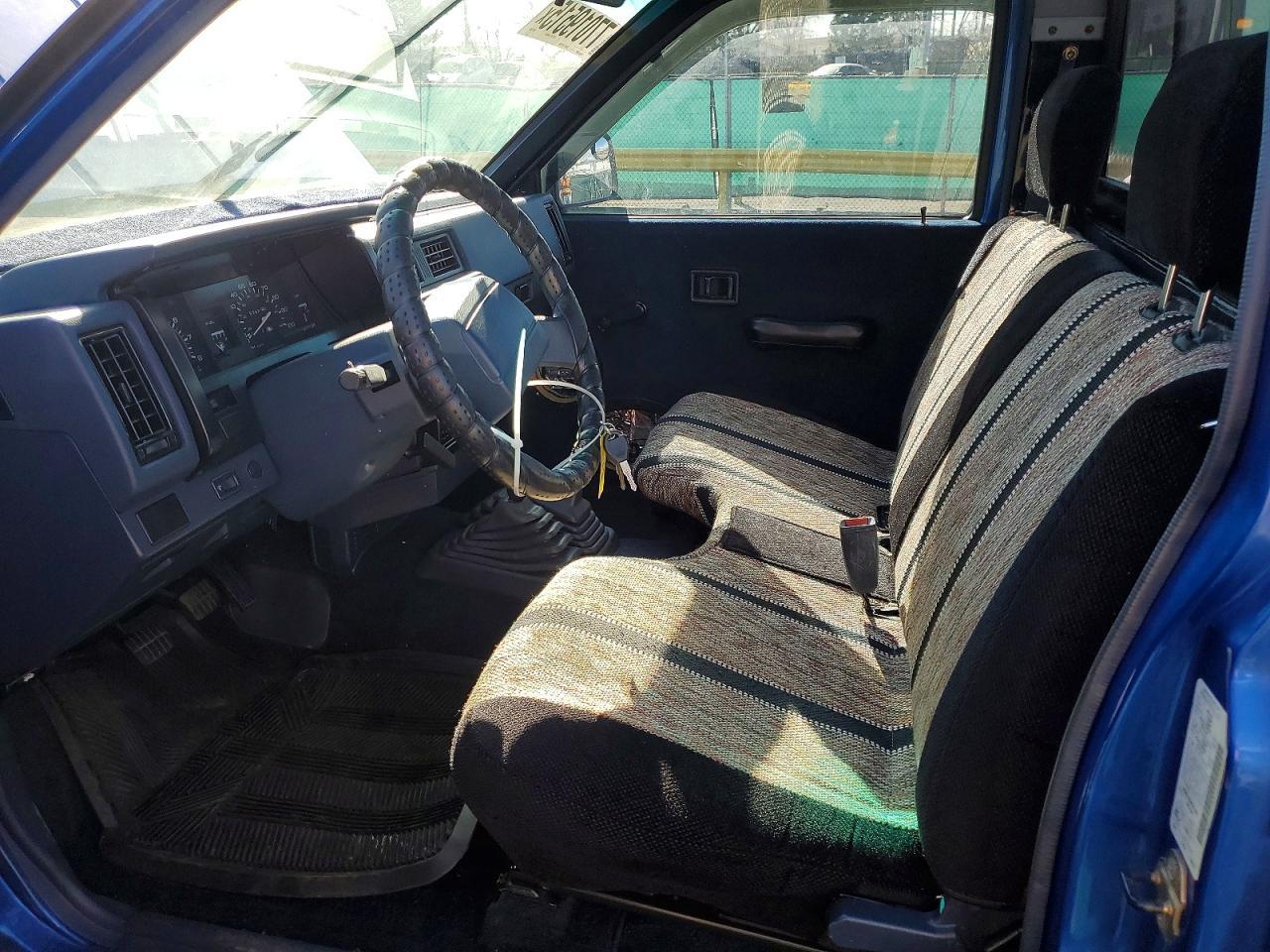 1992 Nissan Truck Short Wheelbase - Image 7