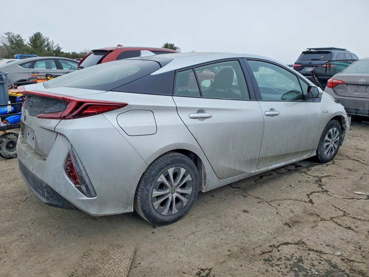 2020 Toyota Prius Prime Le - Фото 3