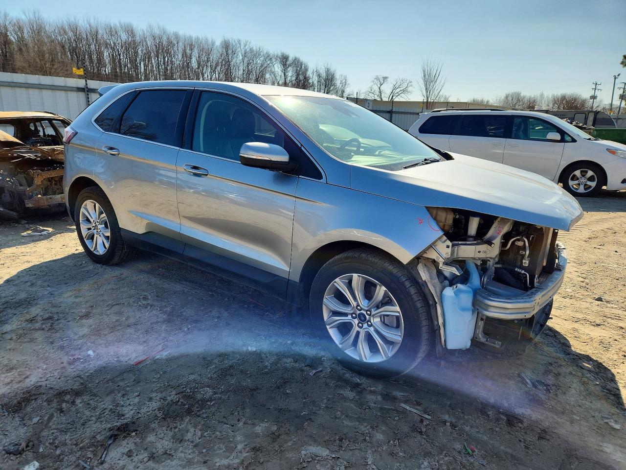 2022 Ford Edge Titanium - Image 4