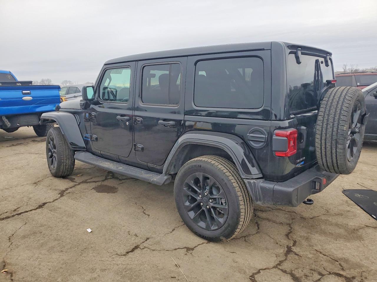 2025 Jeep Wrangler Sahara 4Xe - Фото 2