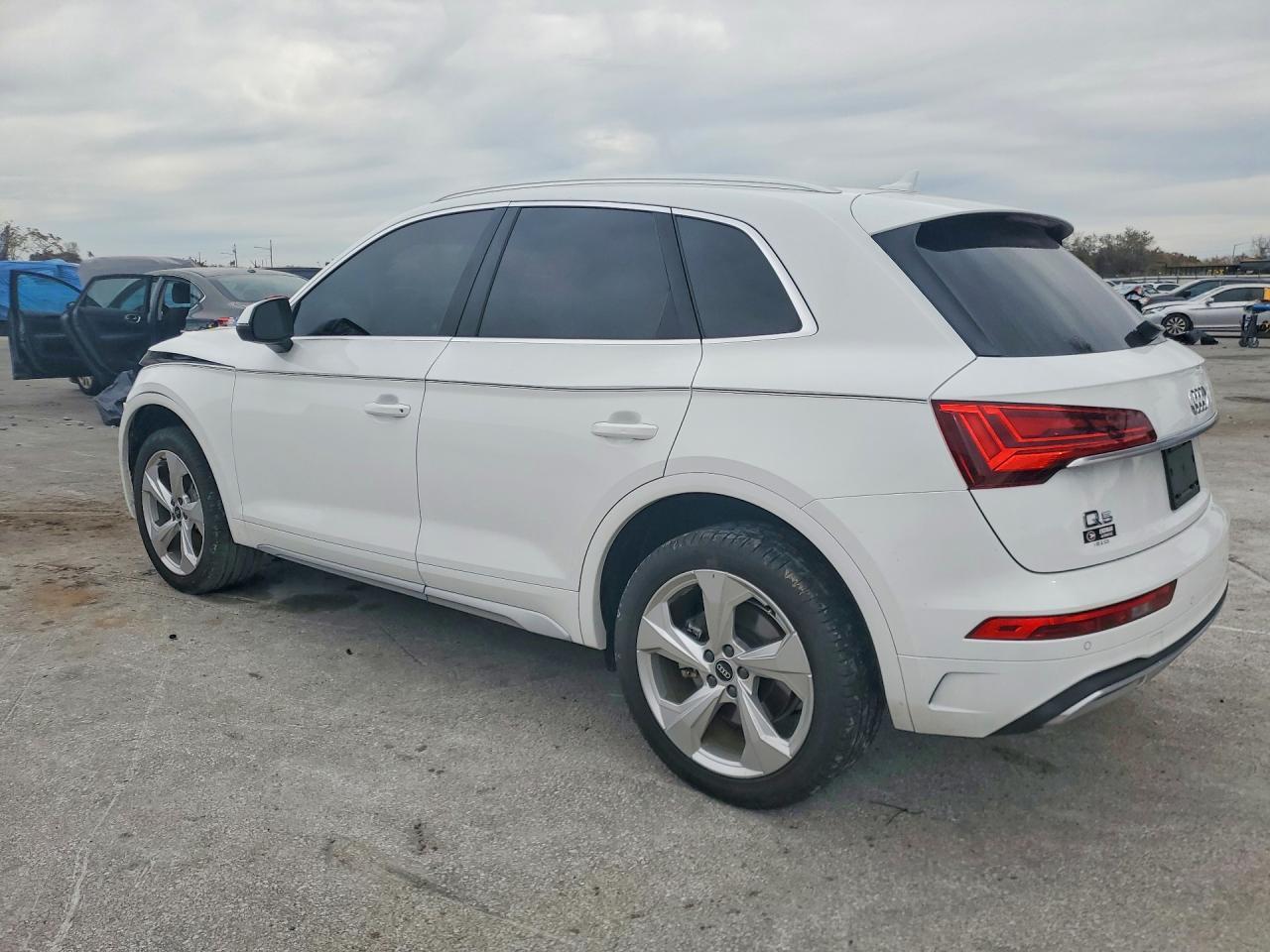 2021 Audi Q5 Premium Plus - Фото 2