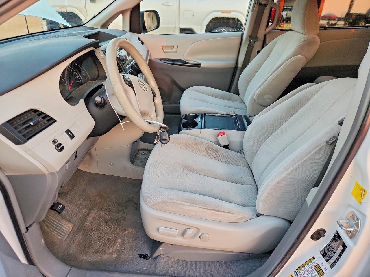 2011 Toyota Sienna Le - Фото 7