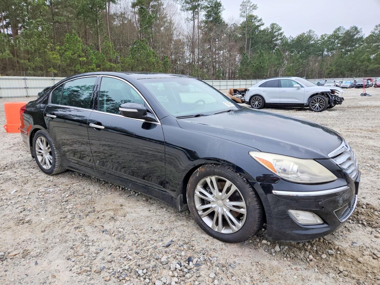 2013 Hyundai Genesis 3.8L - Фото 4