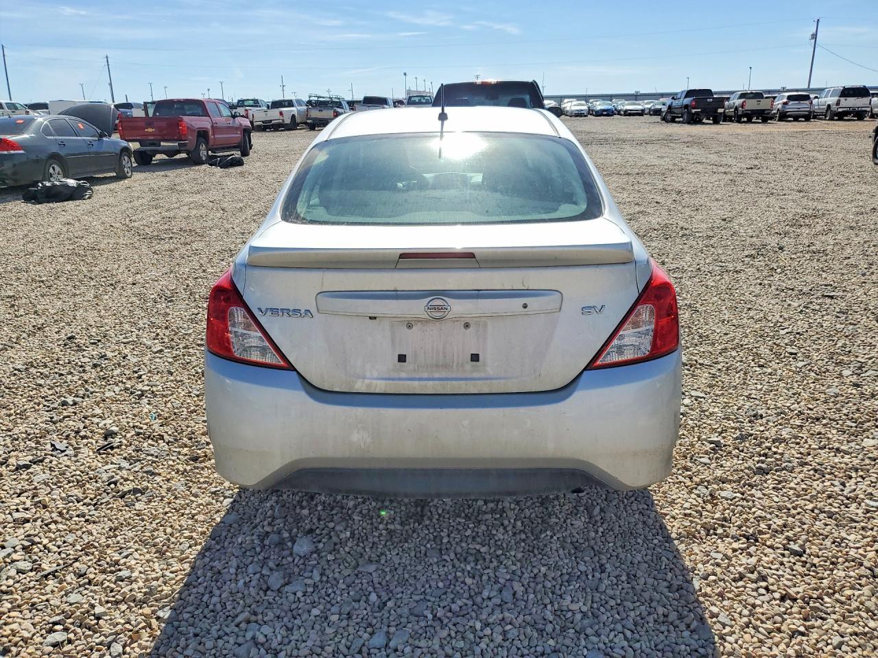 2019 Nissan Versa S - Фото 6