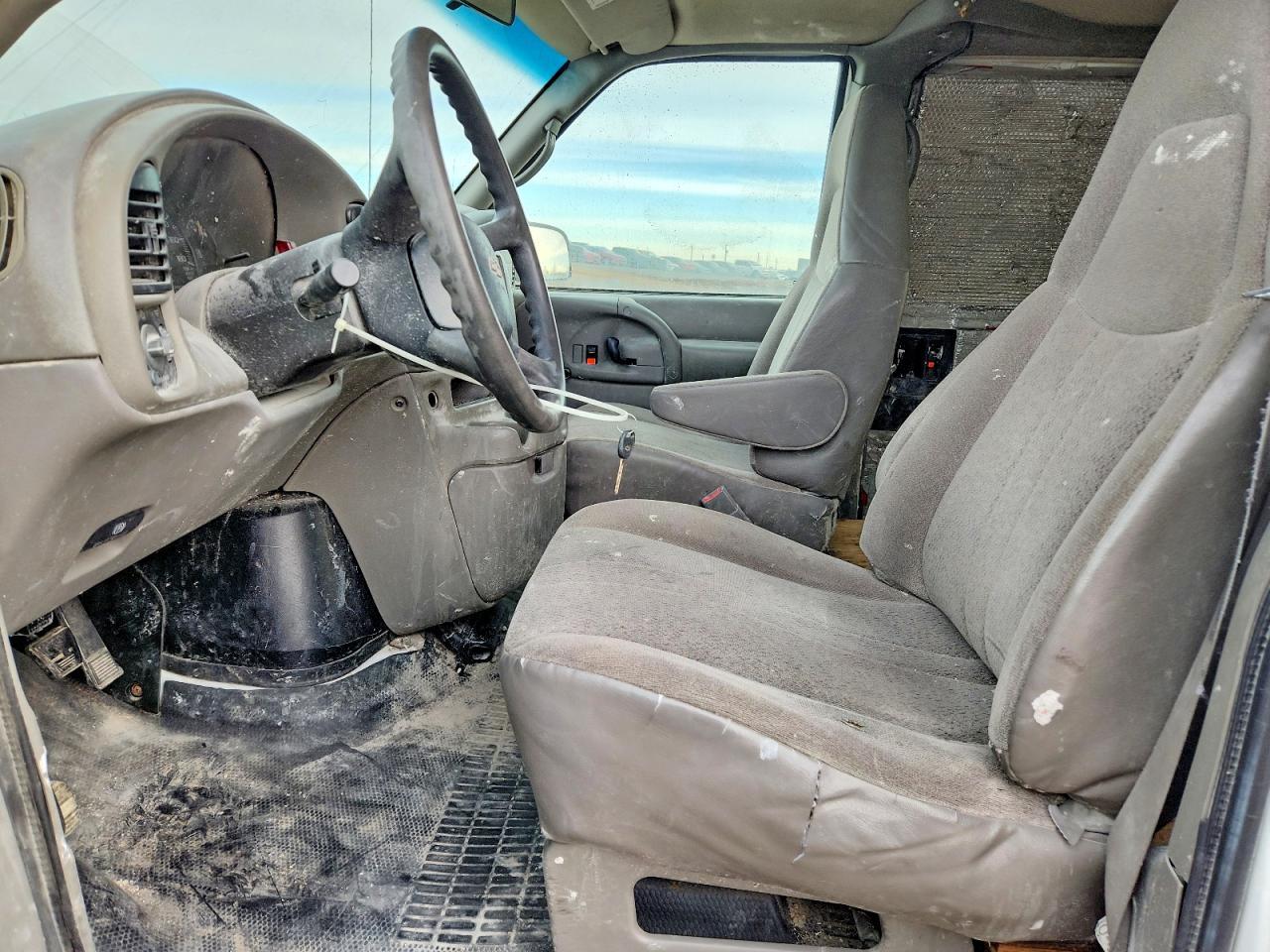 2005 Chevrolet Astro - Image 7