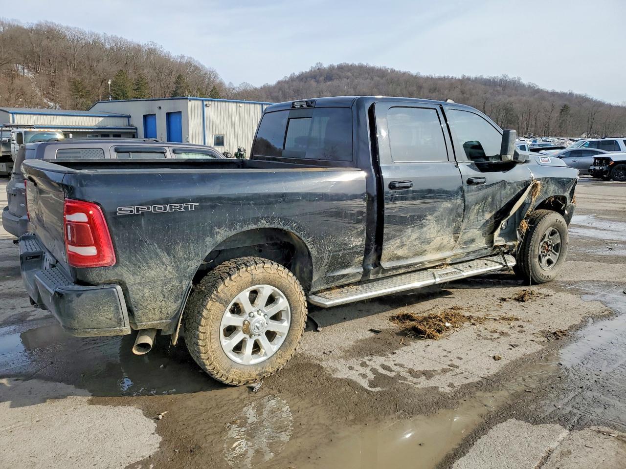2022 Dodge Ram 3500 - Фото 3