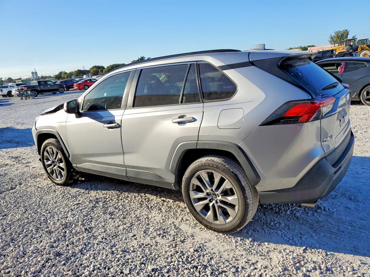 2020 Toyota Rav4 Xle Premium - Фото 2