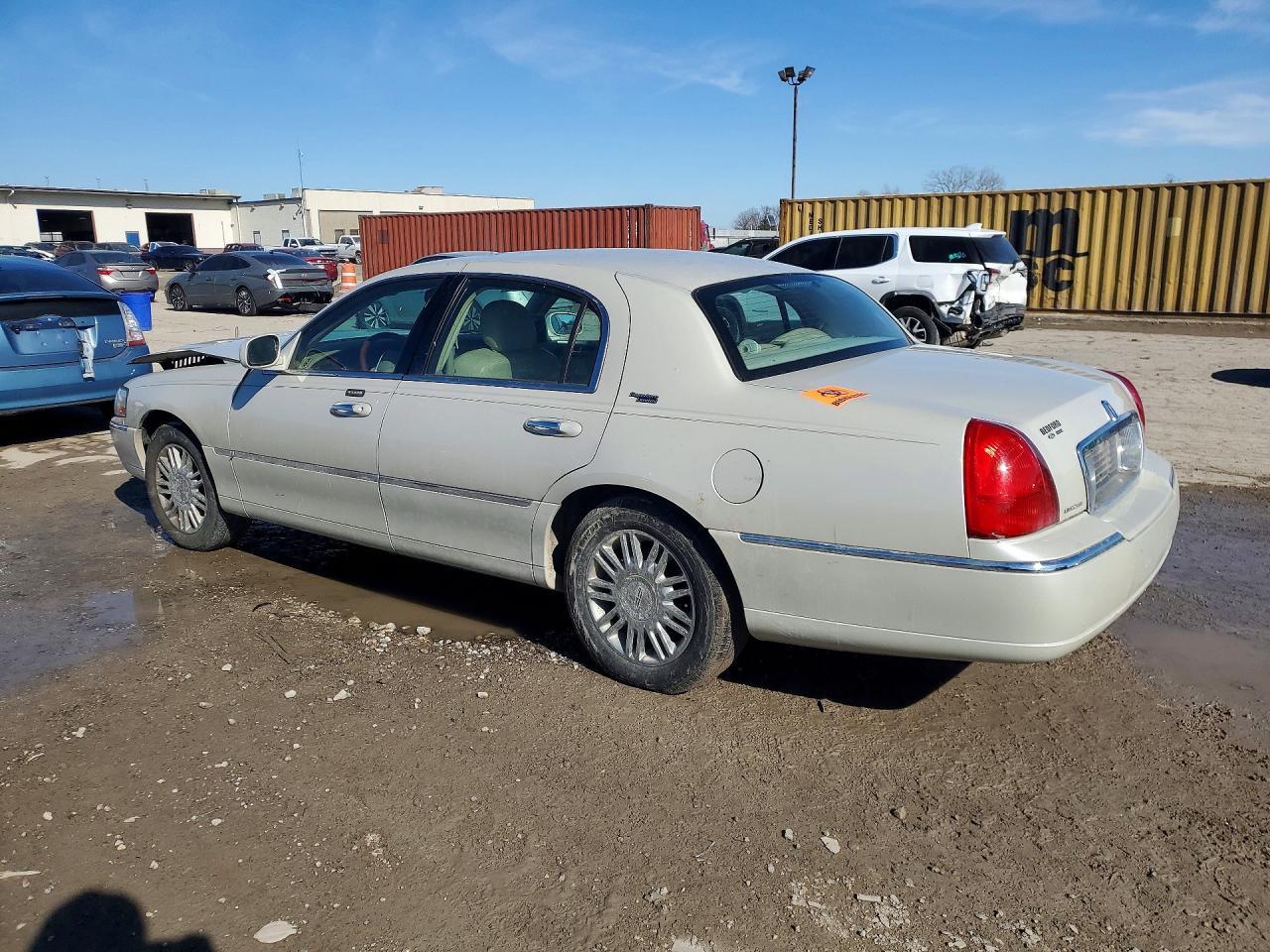 2007 Lincoln Town Car - Фото 2