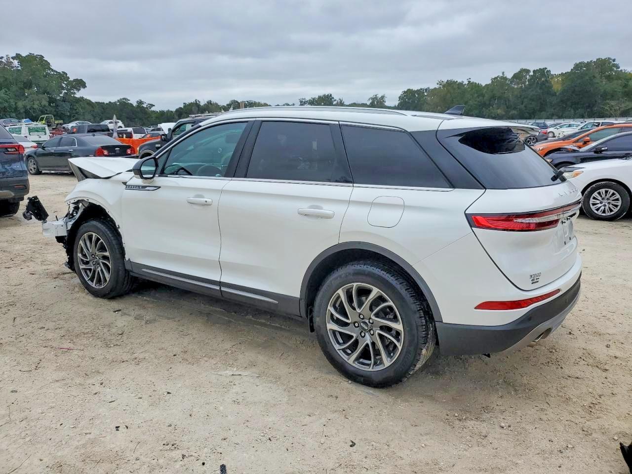 2022 Lincoln Corsair - Image 2