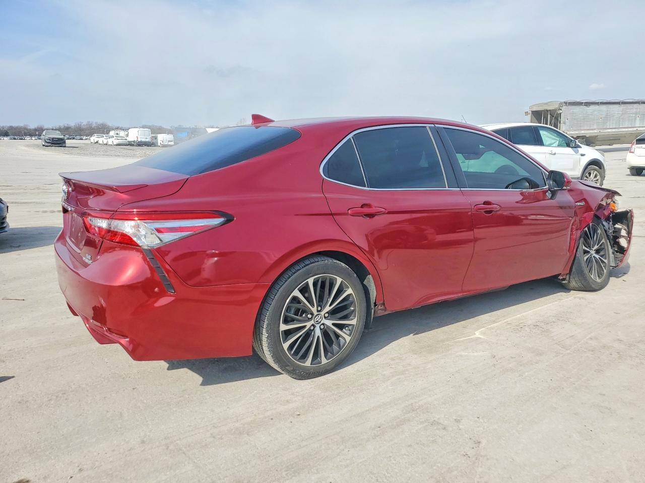 2018 Toyota Camry Hybrid - Фото 3
