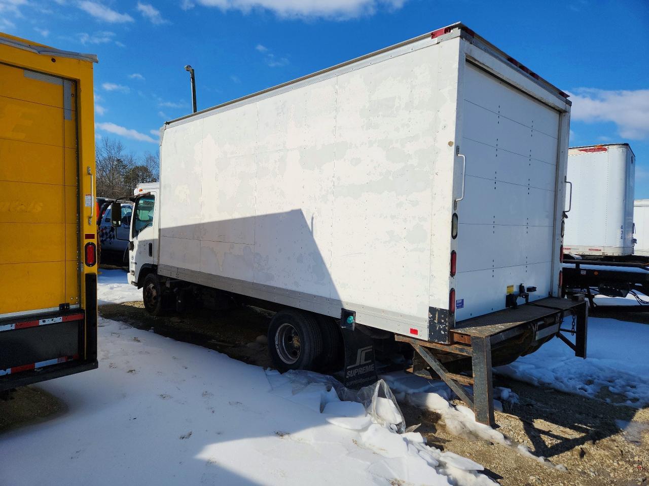 2011 Isuzu Npr Hd Box Truck - Фото 2