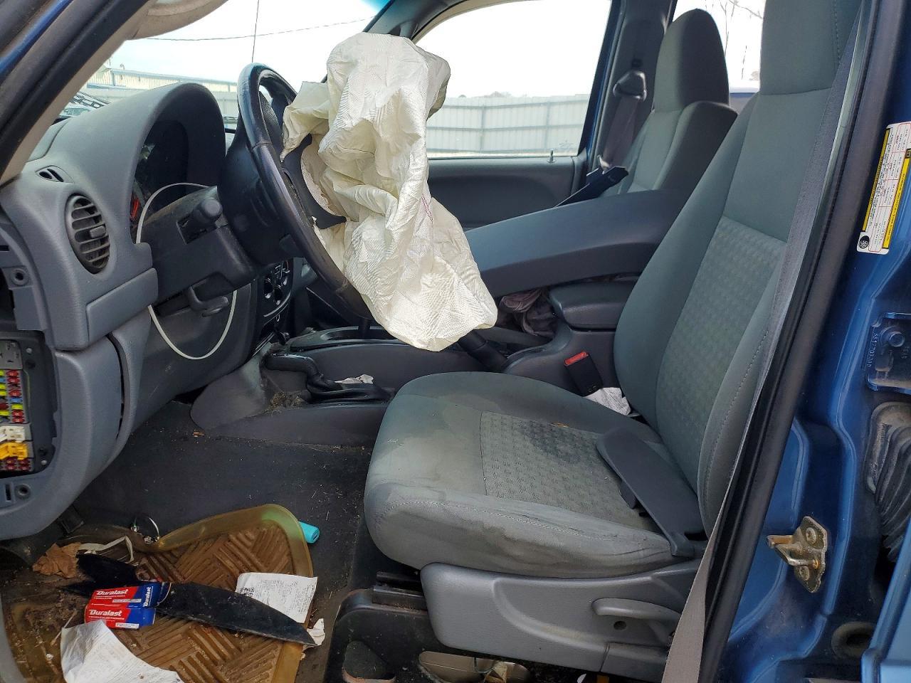 2005 Jeep Liberty - Фото 7