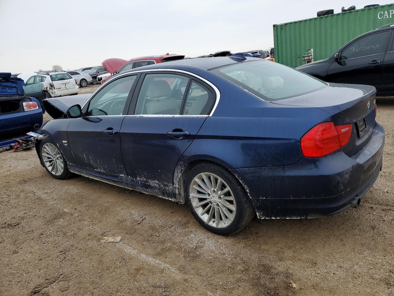 2011 BMW 335 Xi - Image 2