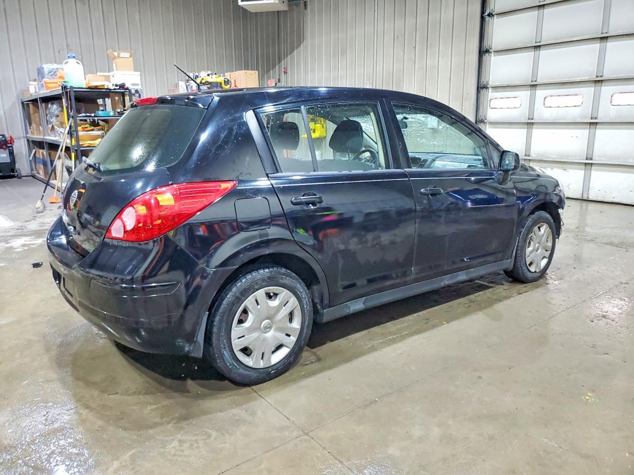 2011 Nissan Versa 1.8 S - Image 3