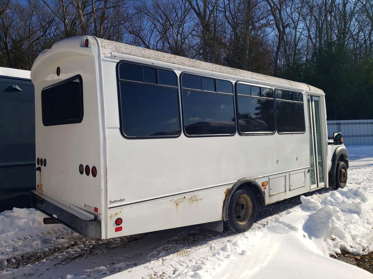 2015 Ford F550 Super Duty Shuttle Bus - Фото 3